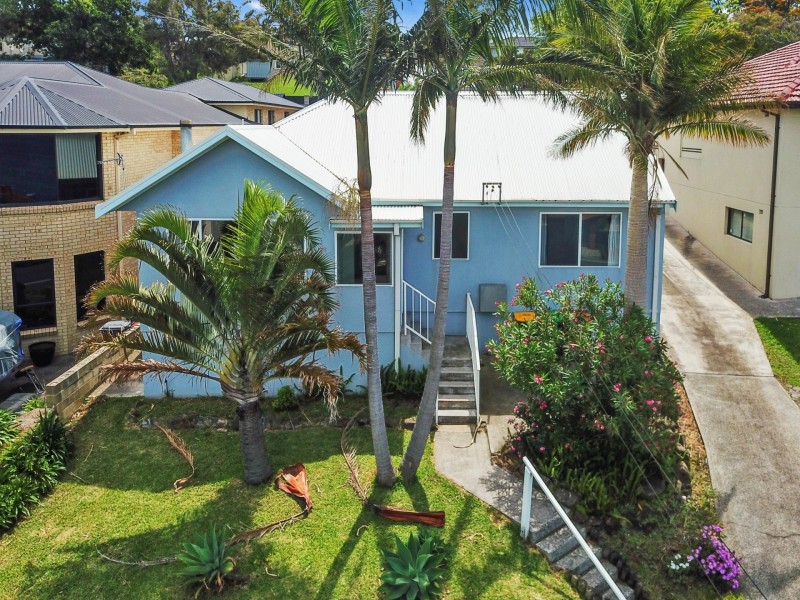 278 Northcliffe Drive, Lake Heights NSW 2502