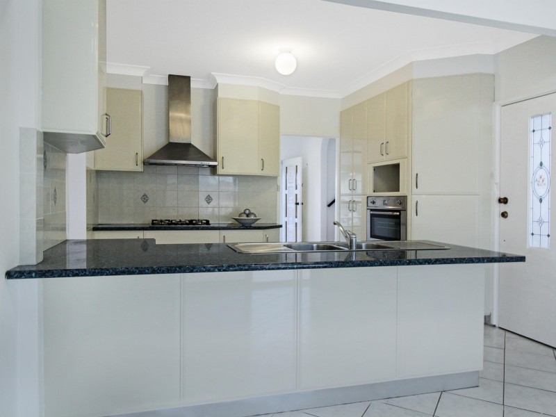 18 Grose Avenue, Barrack Heights NSW 2528