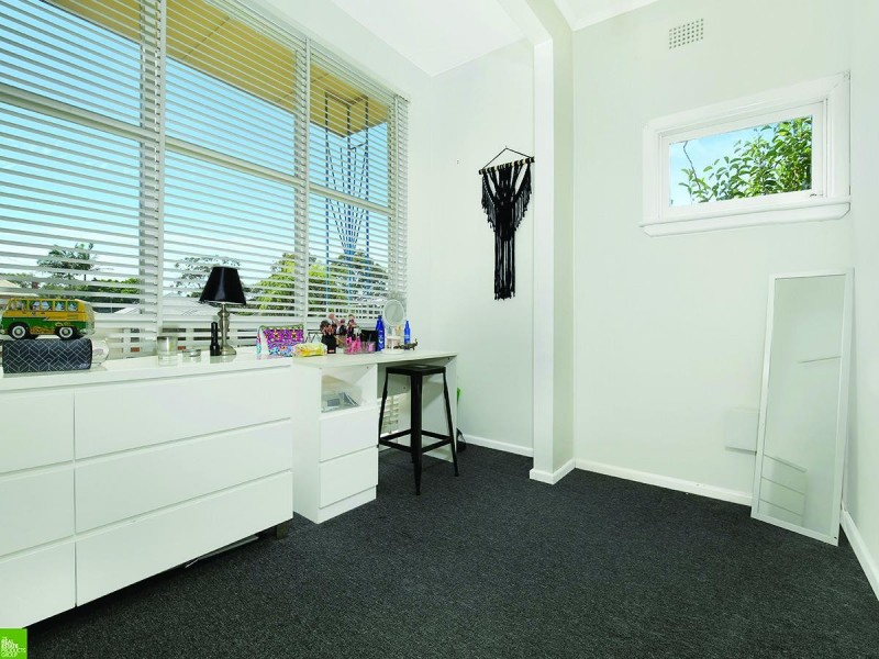 6 Grasmere  Street, Mount Saint Thomas NSW 2500