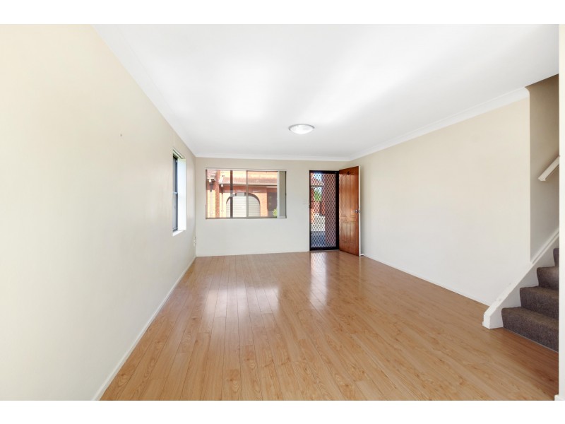 6/96 Central Road, Unanderra NSW 2526