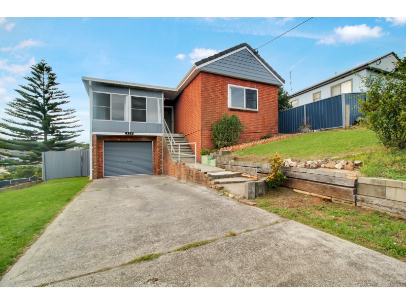 304 Flagstaff Road, Lake Heights NSW 2502