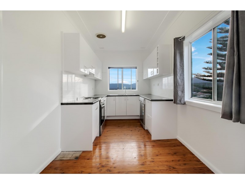 304 Flagstaff Road, Lake Heights NSW 2502
