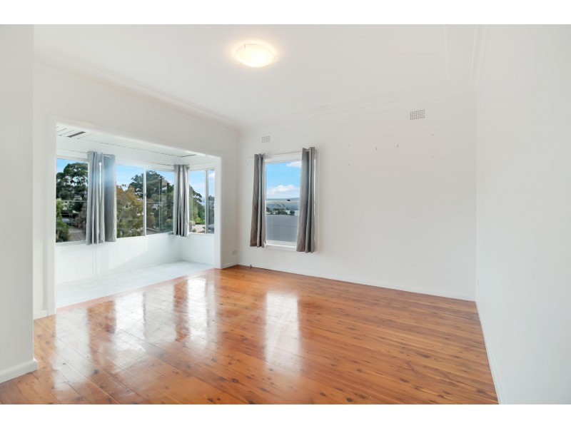 304 Flagstaff Road, Lake Heights NSW 2502