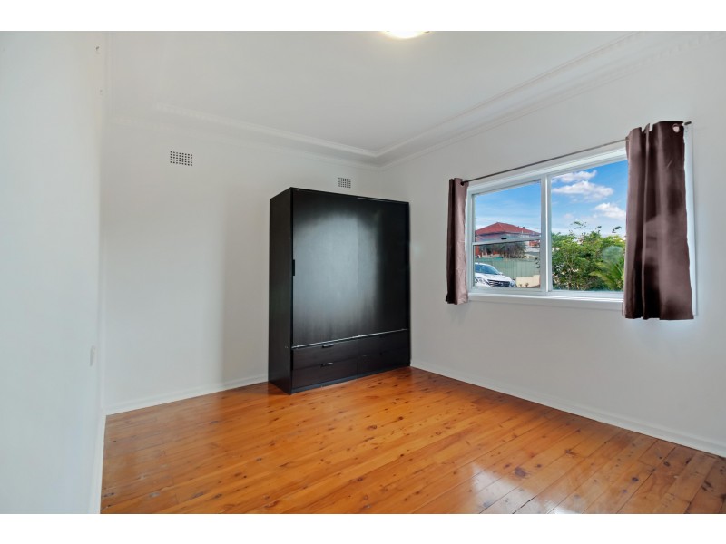 304 Flagstaff Road, Lake Heights NSW 2502