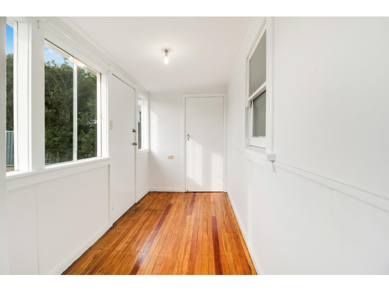 304 Flagstaff Road, Lake Heights NSW 2502