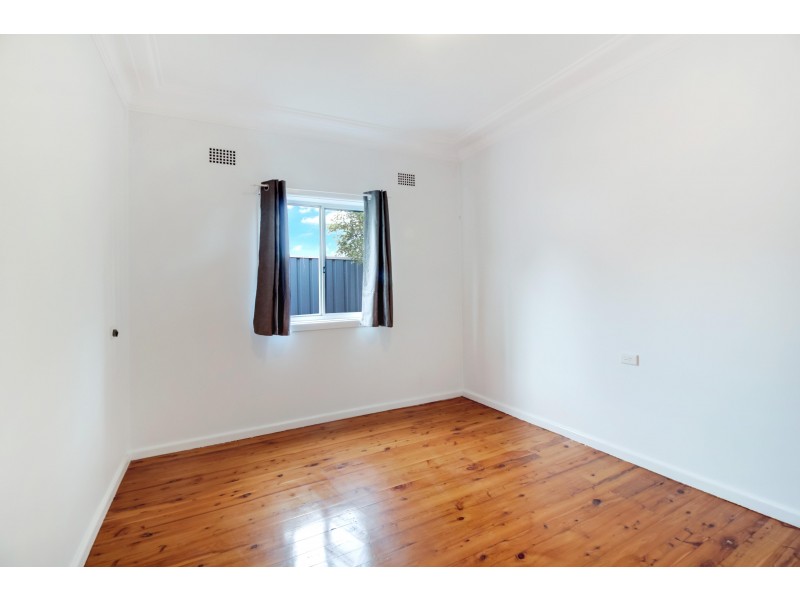 304 Flagstaff Road, Lake Heights NSW 2502
