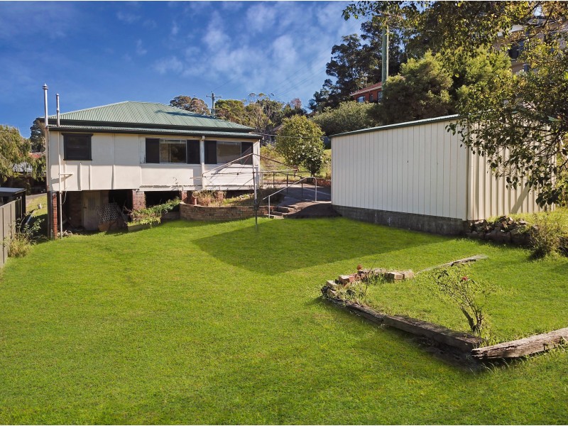 1 Vale Street, Mount Saint Thomas NSW 2500