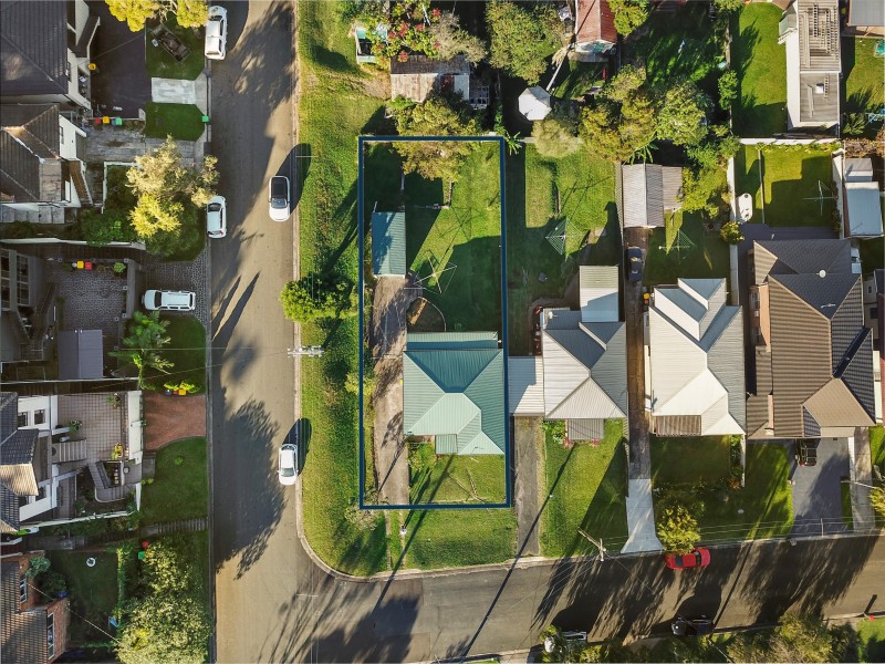 1 Vale Street, Mount Saint Thomas NSW 2500