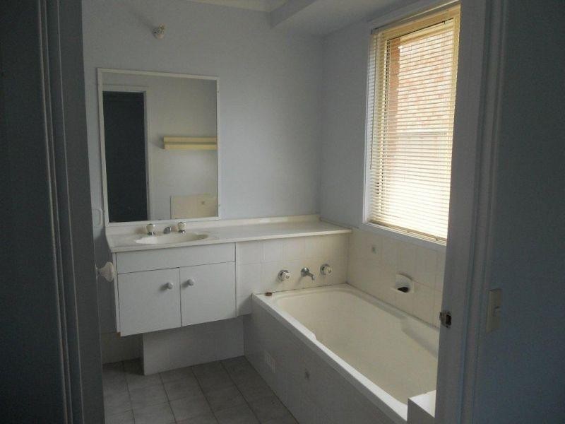 3 Paltarra Place, Cordeaux Heights NSW 2526