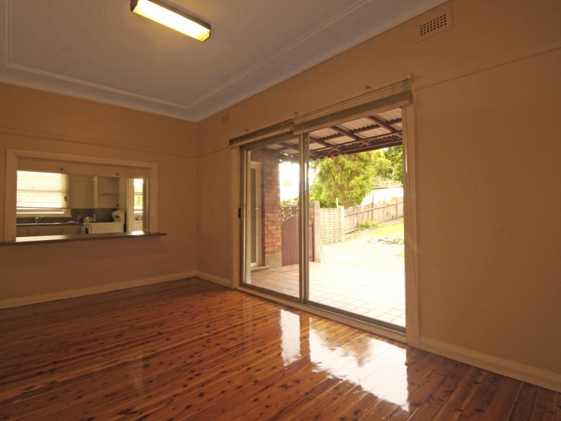 8 Walter Street, Mangerton NSW 2500