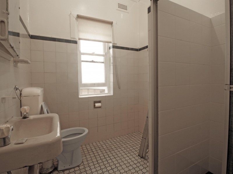 8 Walter Street, Mangerton NSW 2500