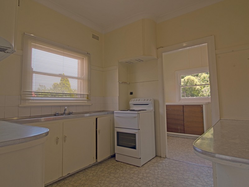 8 Walter Street, Mangerton NSW 2500