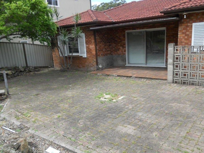 8 Walter Street, Mangerton NSW 2500