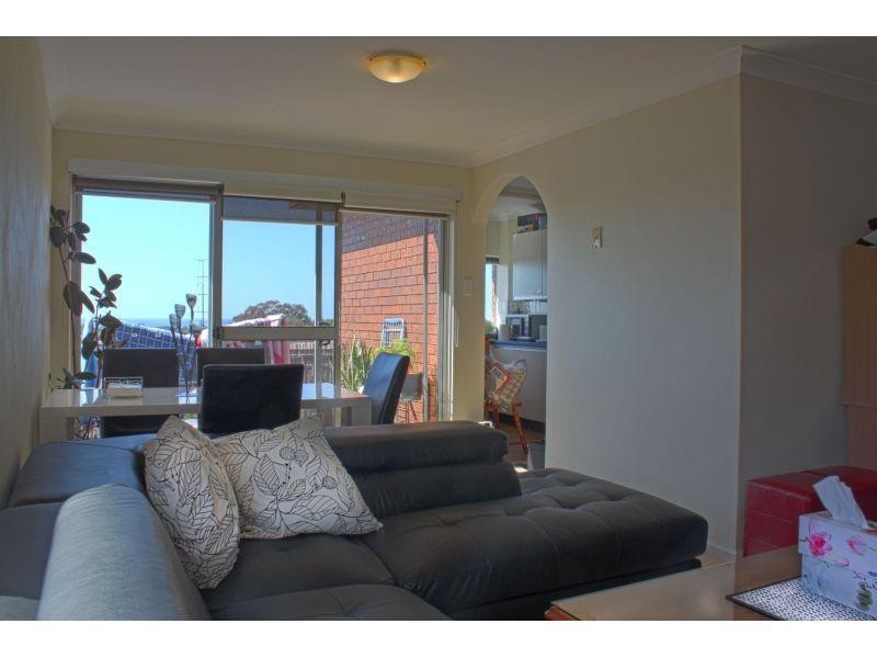 11/8 Myrtle Street, Coniston NSW 2500