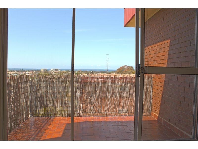 11/8 Myrtle Street, Coniston NSW 2500