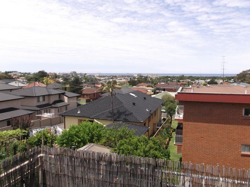 11/8 Myrtle Street, Coniston NSW 2500