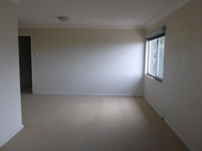 11/8 Myrtle Street, Coniston NSW 2500