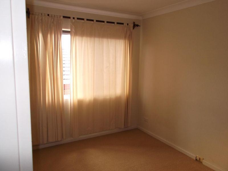 11/8 Myrtle Street, Coniston NSW 2500