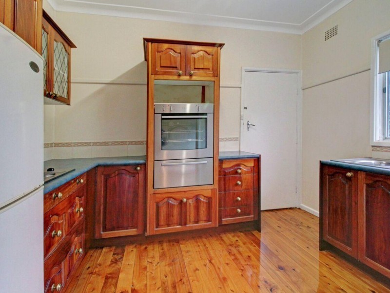 5 St Johns Avenue, Mangerton NSW 2500