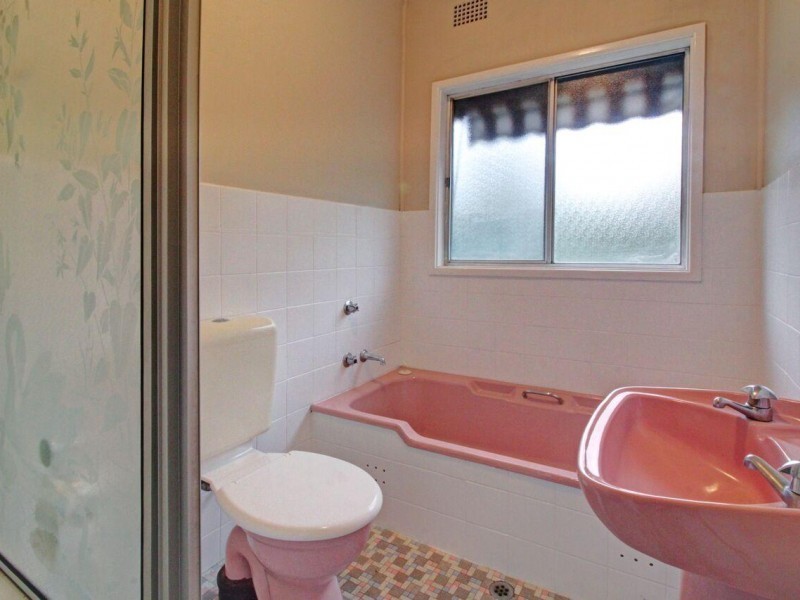 5 St Johns Avenue, Mangerton NSW 2500