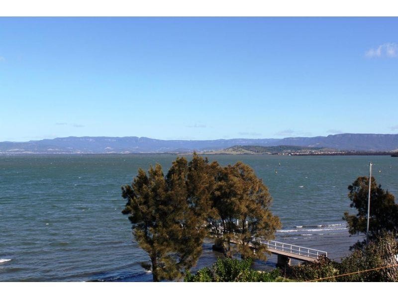 51 Northcliffe Drive, Lake Heights NSW 2502