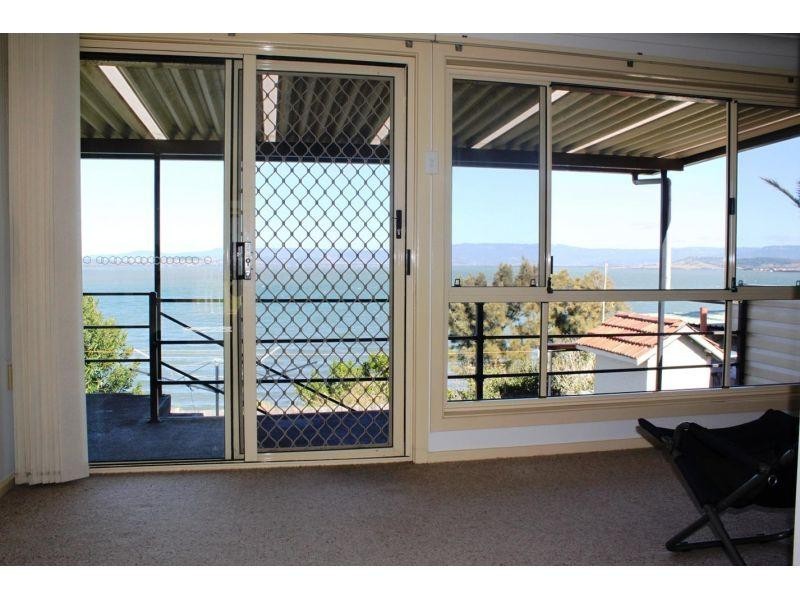 51 Northcliffe Drive, Lake Heights NSW 2502