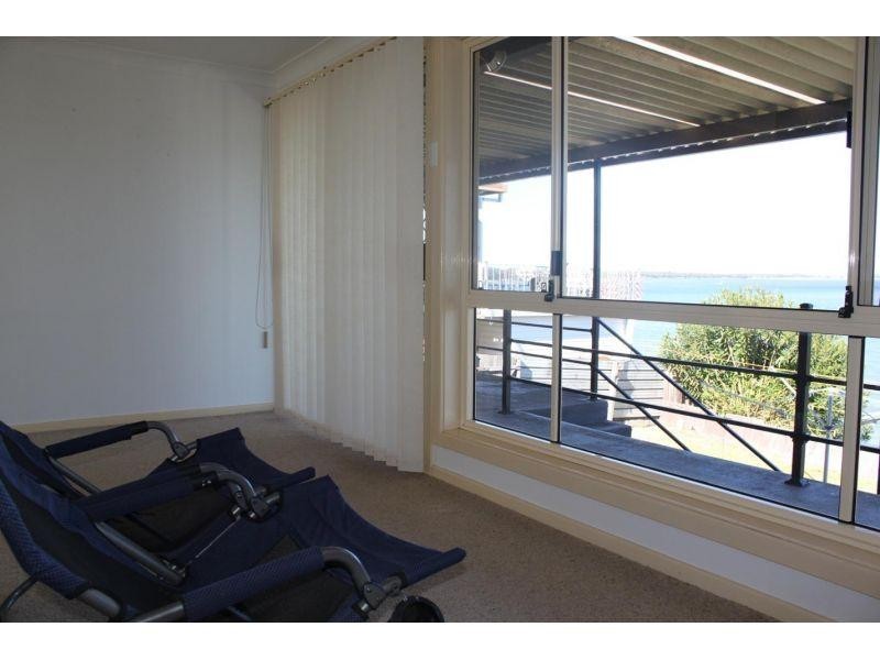 51 Northcliffe Drive, Lake Heights NSW 2502