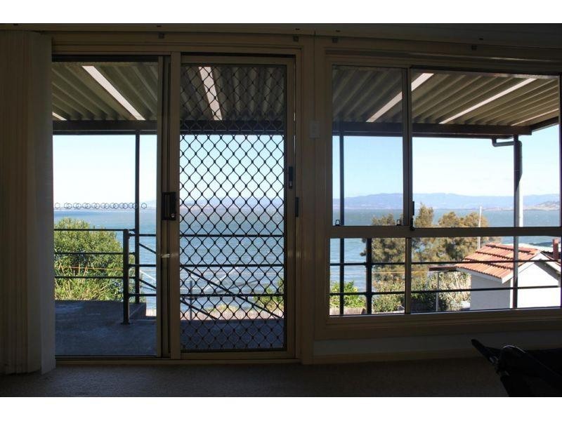 51 Northcliffe Drive, Lake Heights NSW 2502