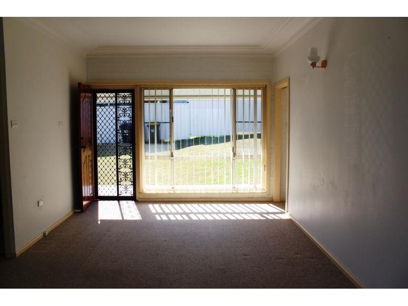 51 Northcliffe Drive, Lake Heights NSW 2502