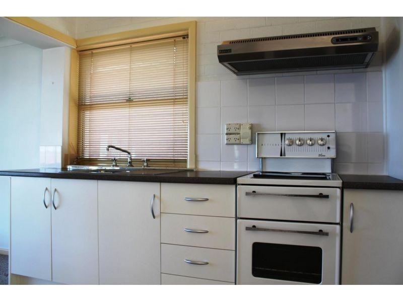 51 Northcliffe Drive, Lake Heights NSW 2502