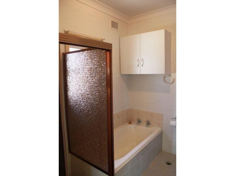 51 Northcliffe Drive, Lake Heights NSW 2502