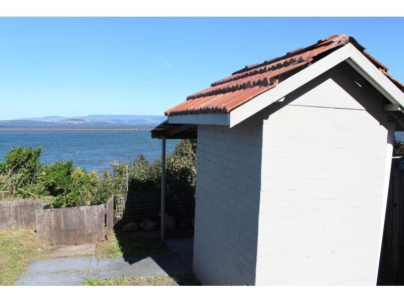 51 Northcliffe Drive, Lake Heights NSW 2502