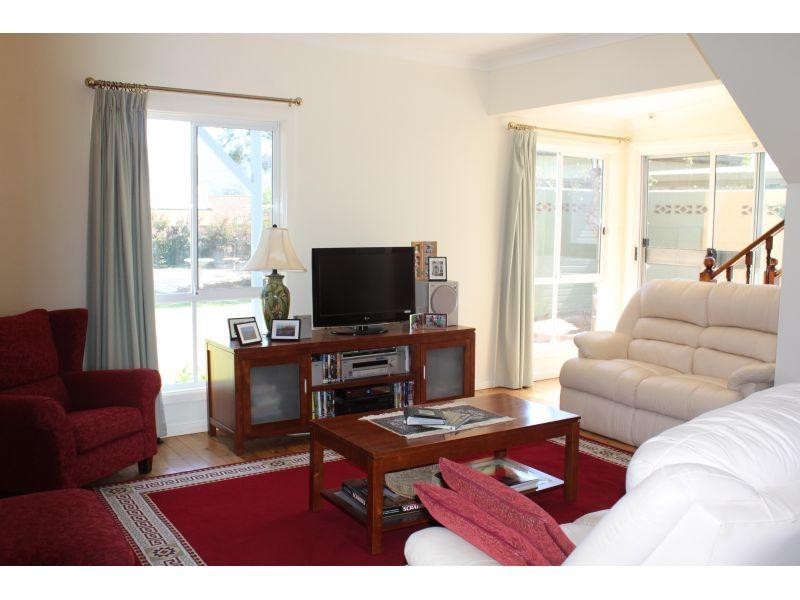 12 Mary Avenue, Figtree NSW 2525