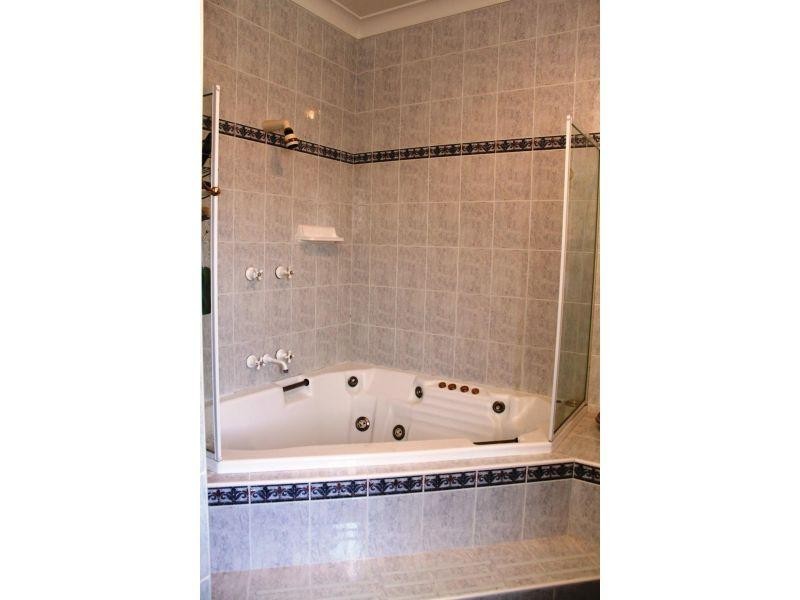 12 Mary Avenue, Figtree NSW 2525