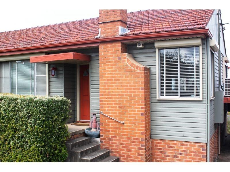 267 Flagstaff Road, Lake Heights NSW 2502
