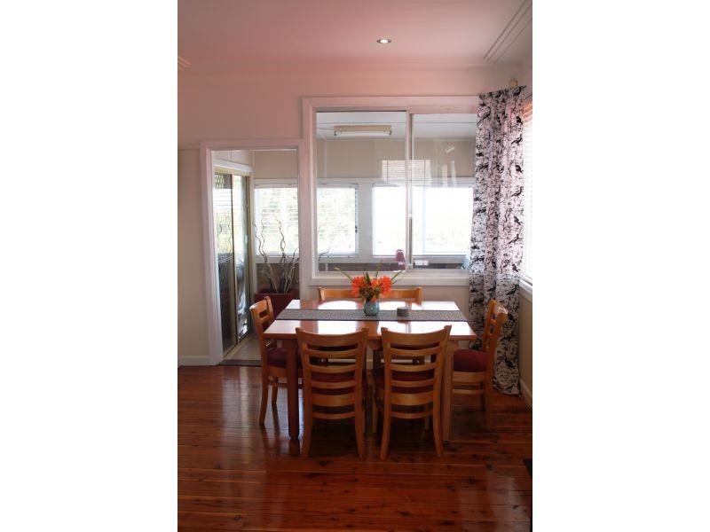 267 Flagstaff Road, Lake Heights NSW 2502