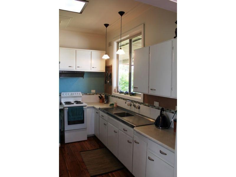 267 Flagstaff Road, Lake Heights NSW 2502