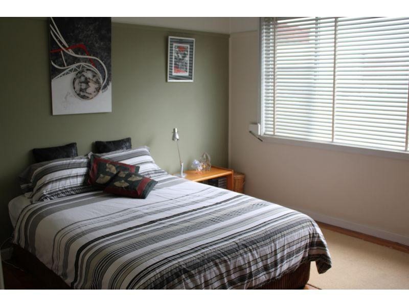 267 Flagstaff Road, Lake Heights NSW 2502