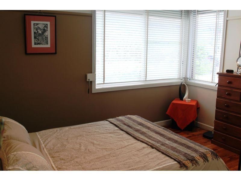267 Flagstaff Road, Lake Heights NSW 2502