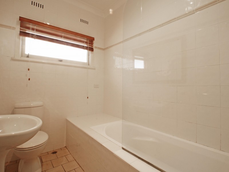 17 Koorabel Avenue, West Wollongong NSW 2500