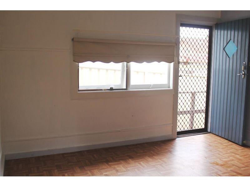 1/2 Taronga Avenue, Mangerton NSW 2500