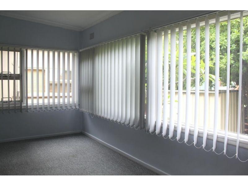 1/2 Taronga Avenue, Mangerton NSW 2500