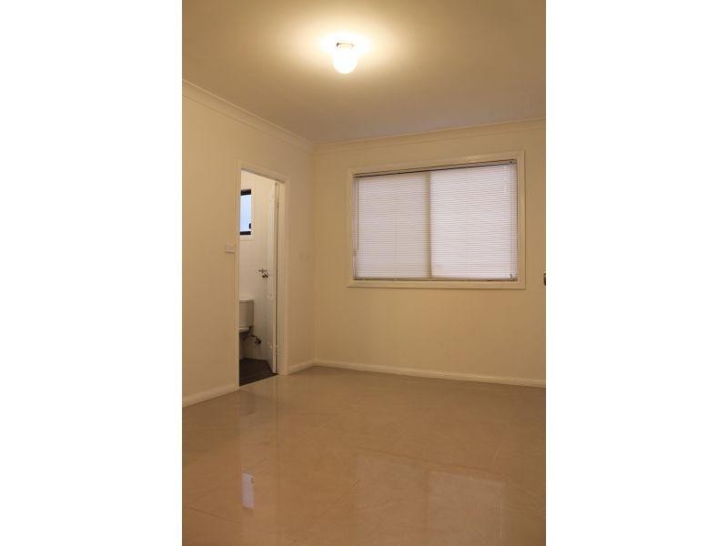 37  Waples Road, Unanderra NSW 2526