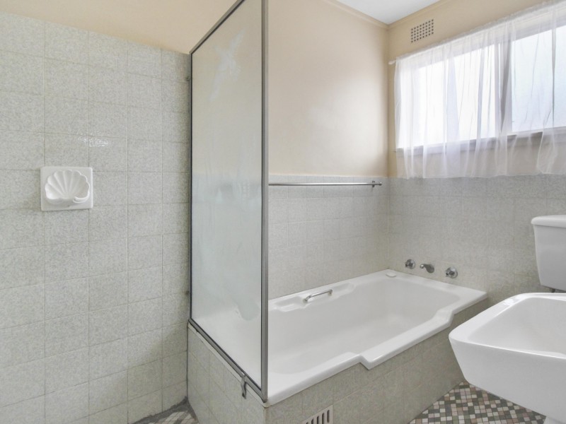 1/11 Pine Crescent, Coniston NSW 2500