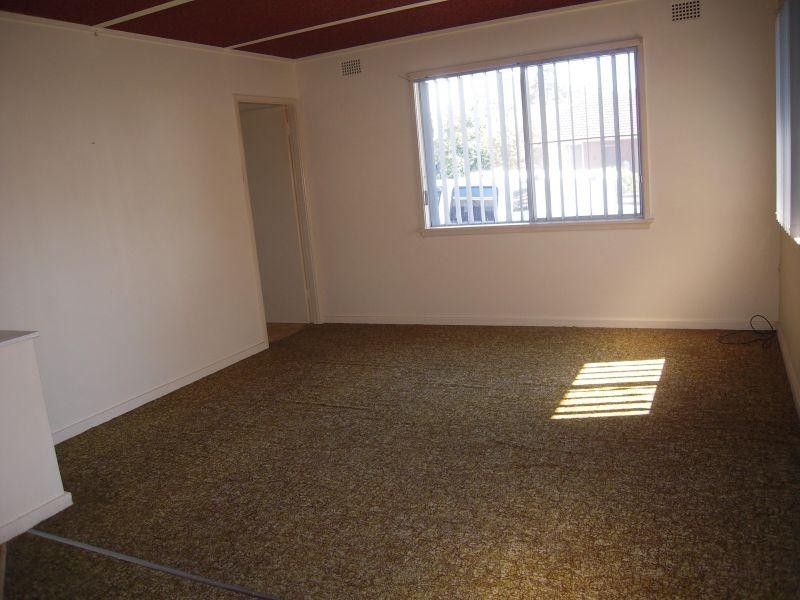 1/11 Pine Crescent, Coniston NSW 2500