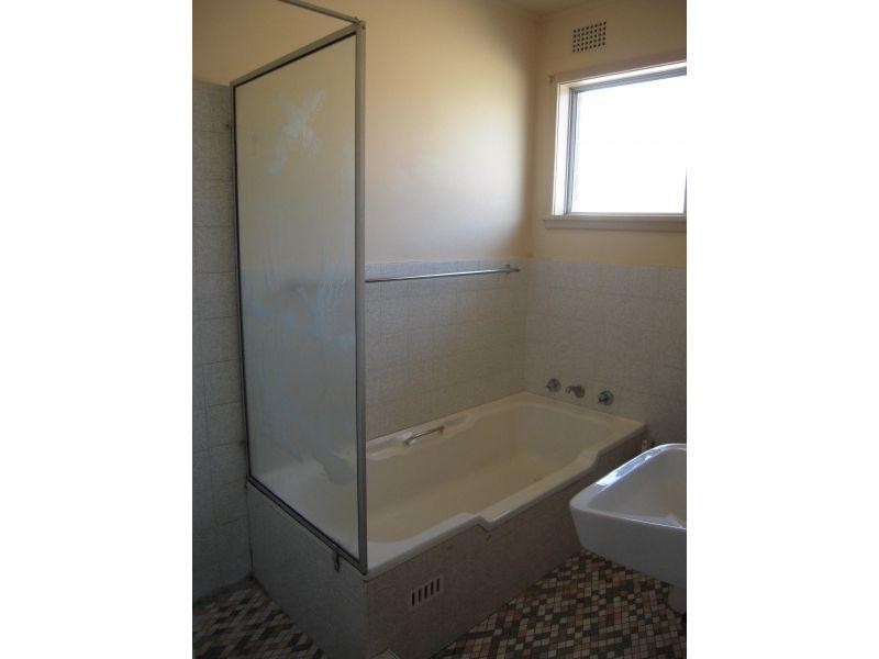 1/11 Pine Crescent, Coniston NSW 2500