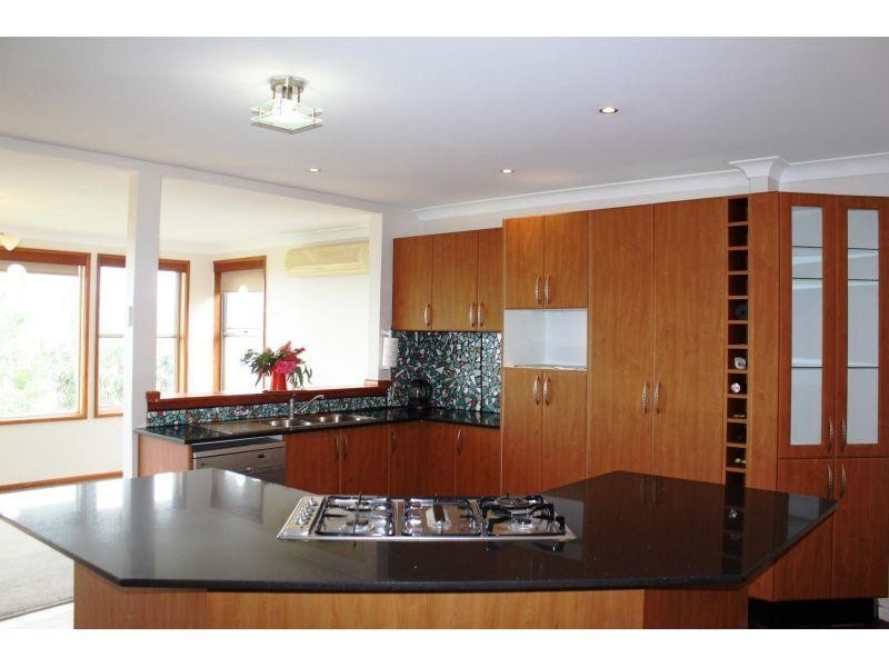 11 Hassan Street, Lake Heights NSW 2502