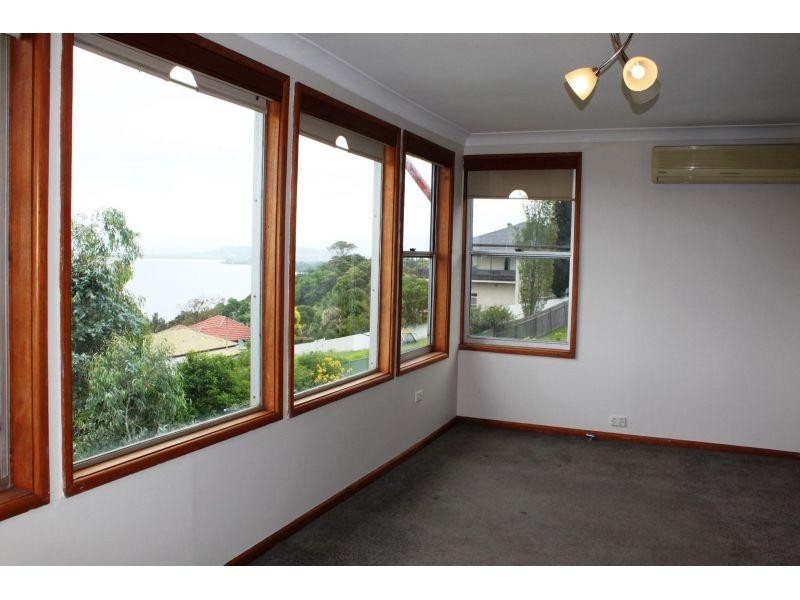 11 Hassan Street, Lake Heights NSW 2502
