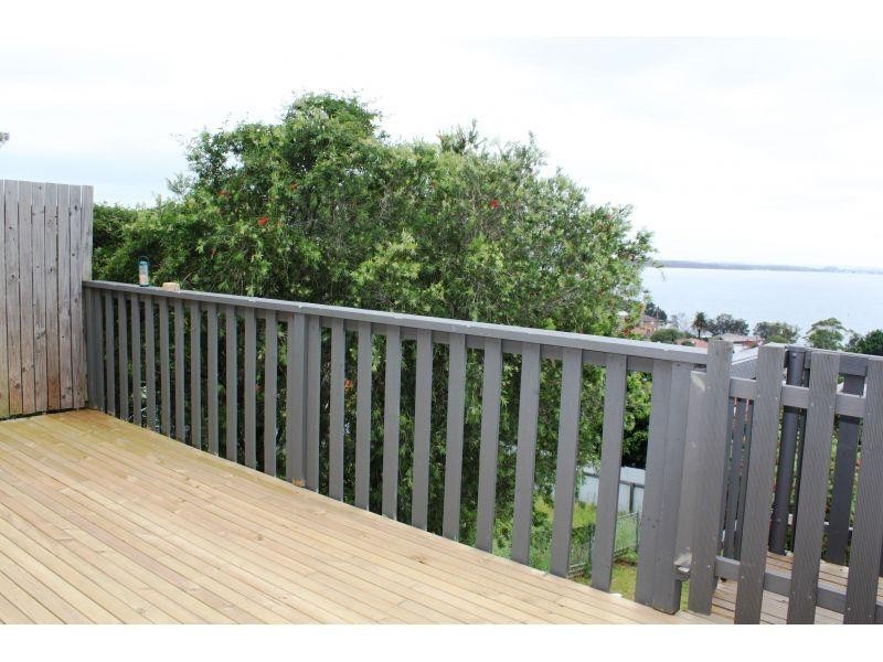 11 Hassan Street, Lake Heights NSW 2502