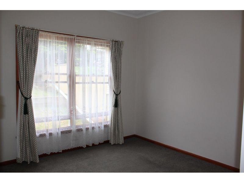 11 Hassan Street, Lake Heights NSW 2502